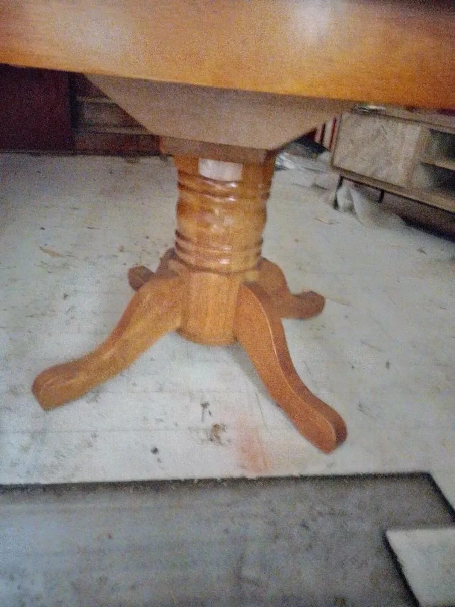 Kitchen table and chairs - Image 2