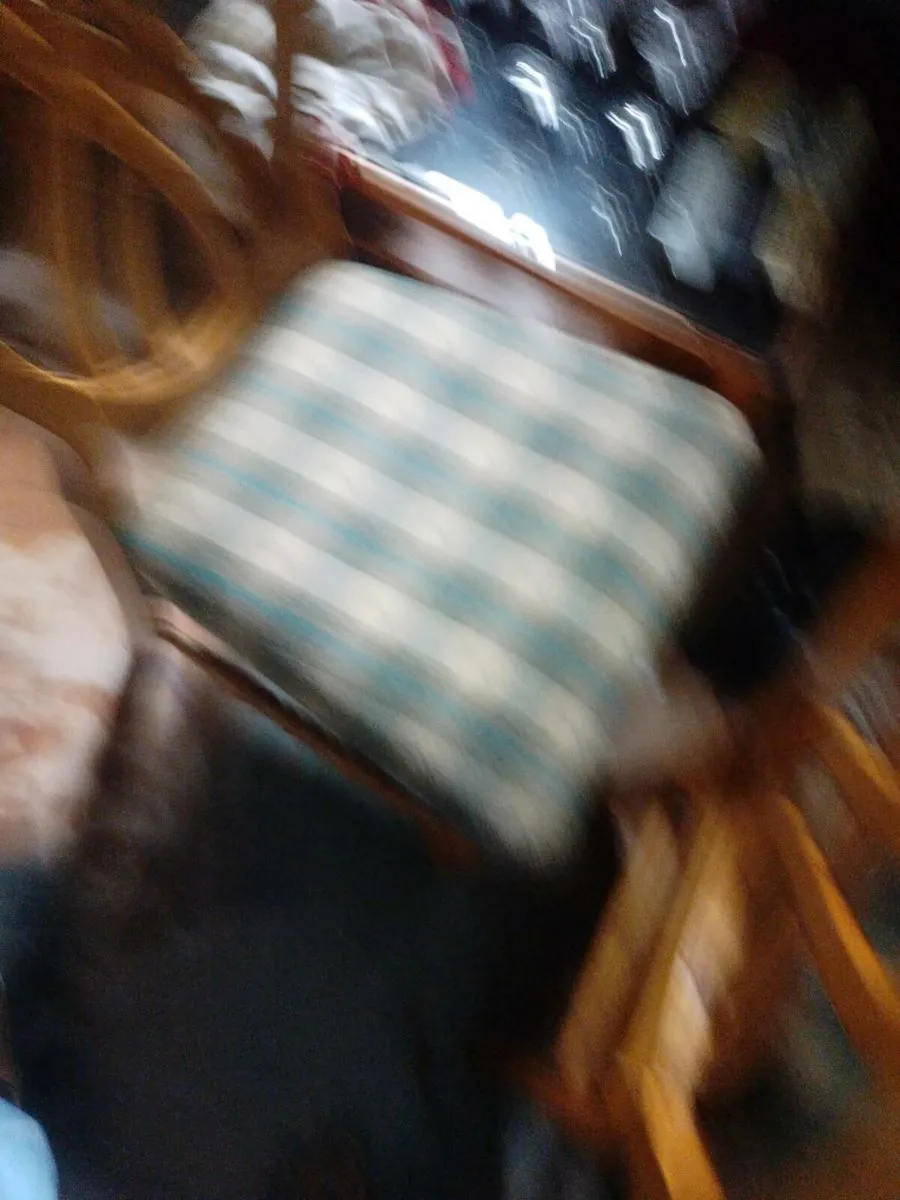 Kitchen table and chairs - Image 3