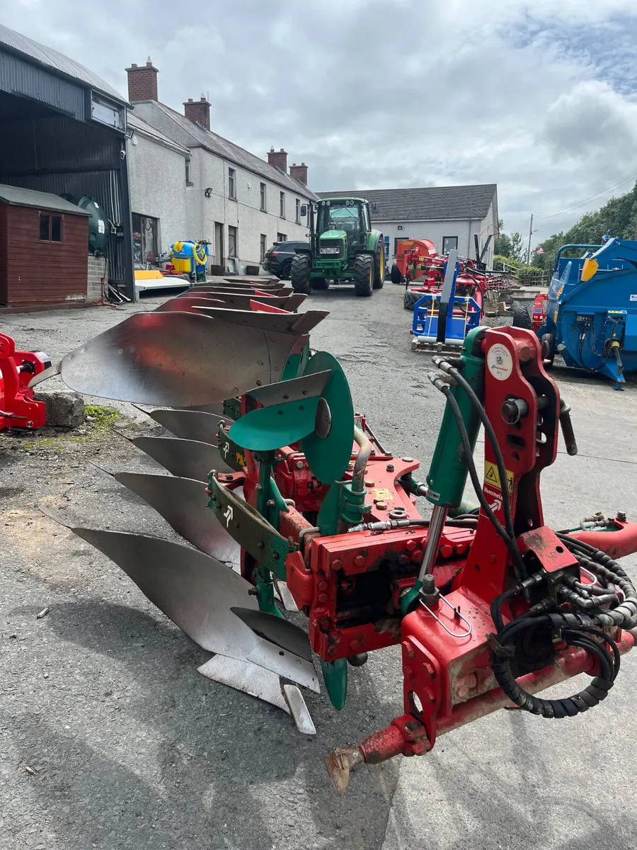 Used Kverneland 5F ES 85/200 Reversible Plough - Image 4