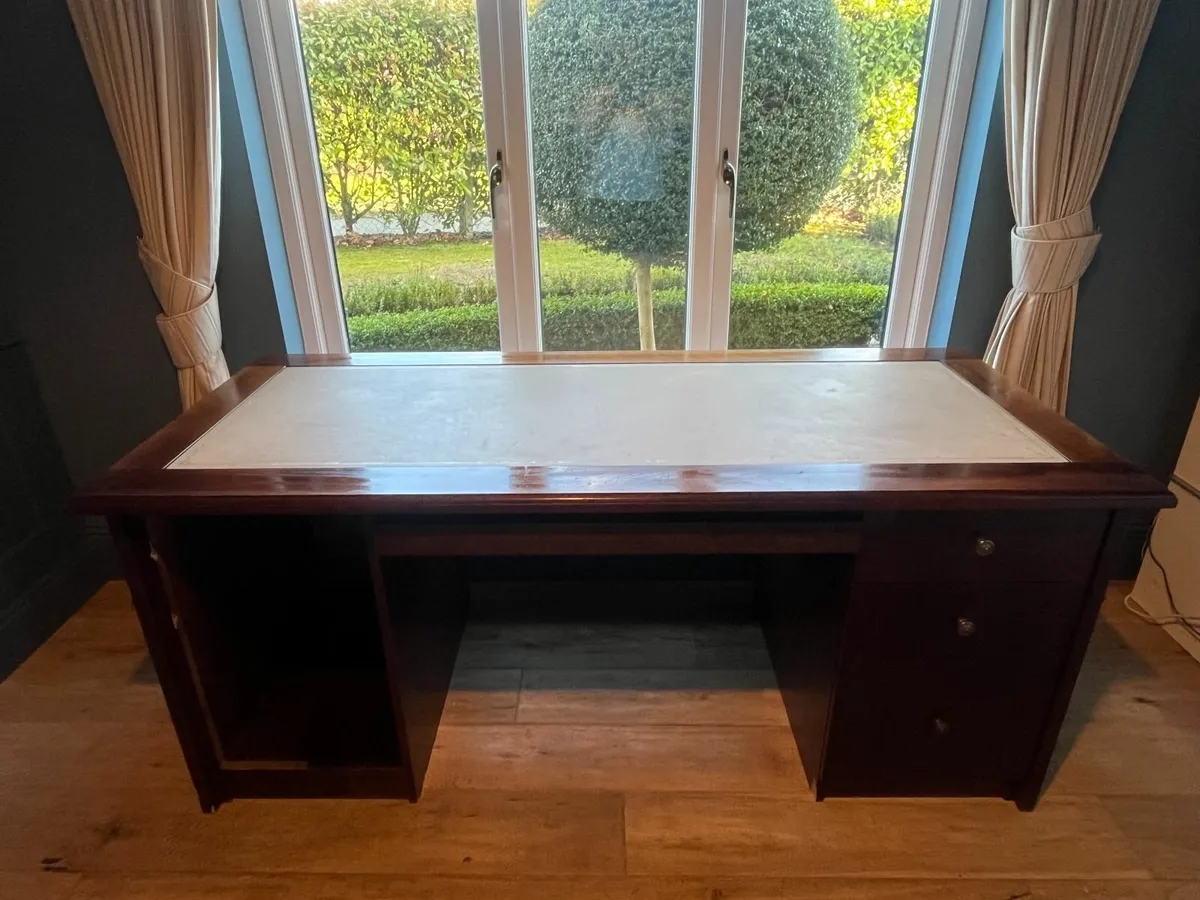 Desk - Image 4