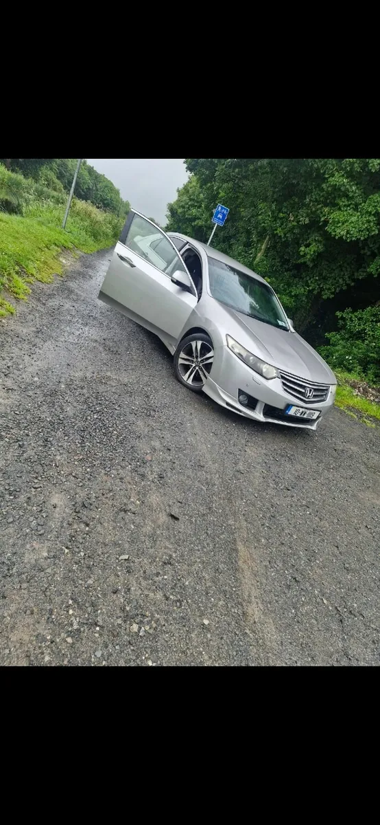 Honda Accord 2010 - Image 2