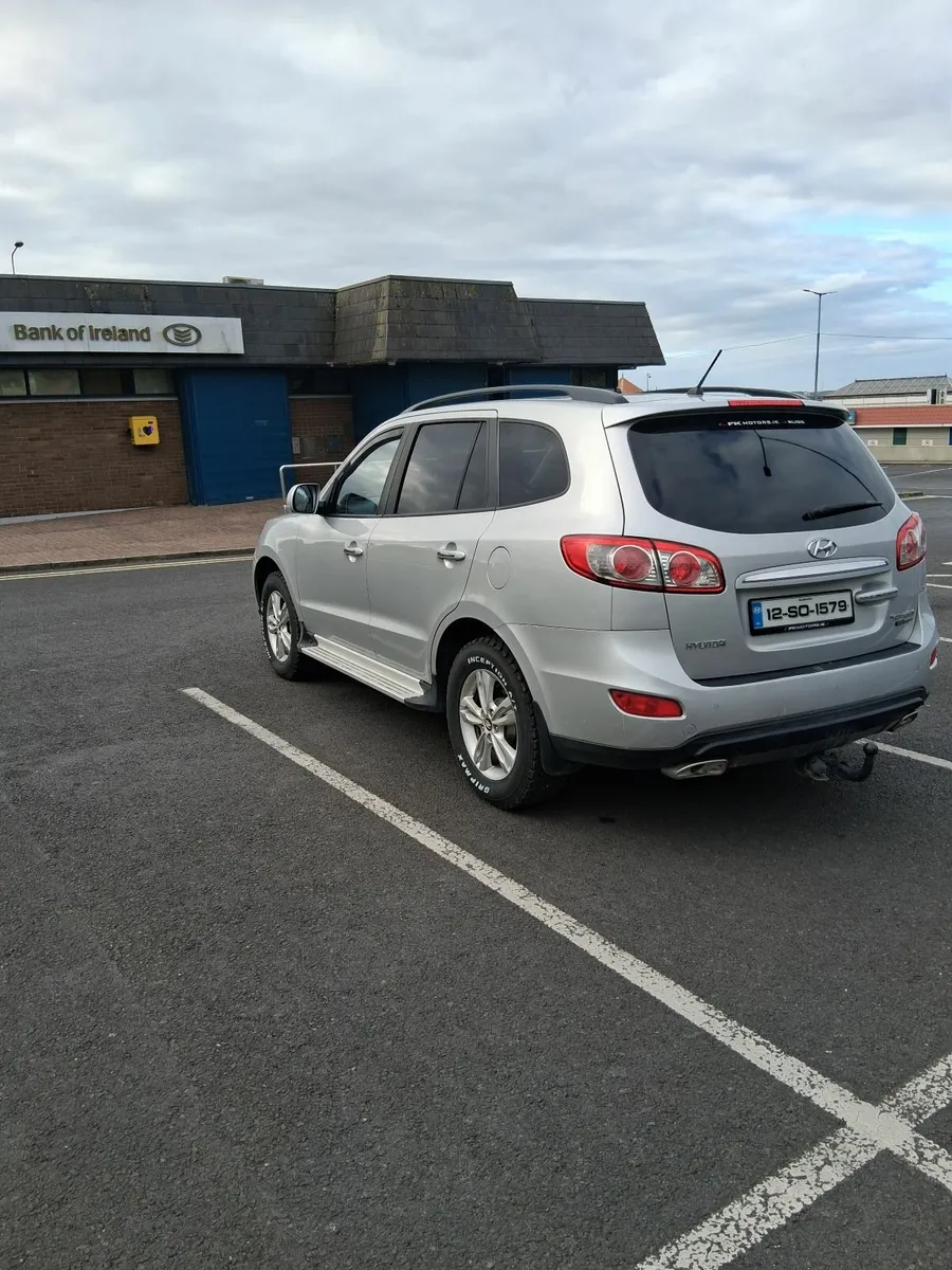 Hyundai Santa Fe 2012 - Image 2
