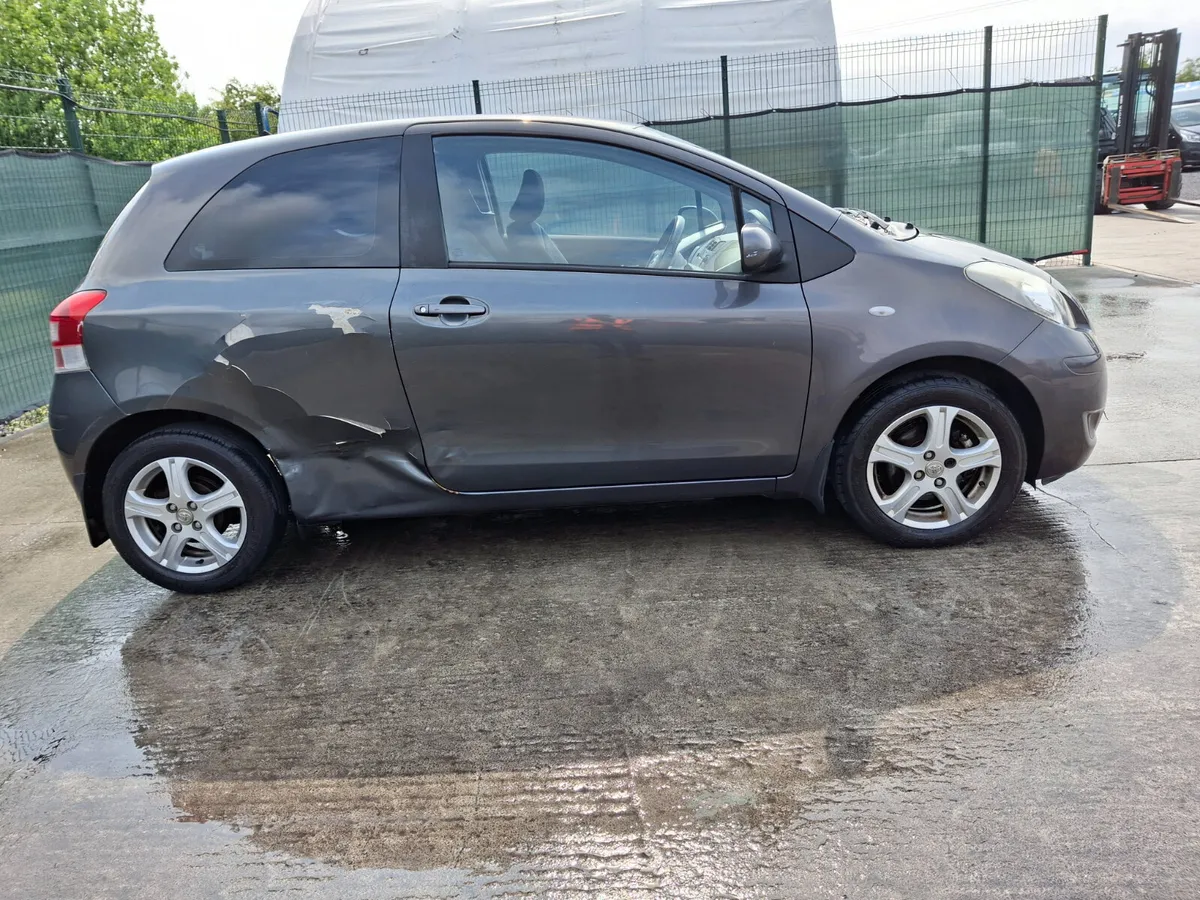 2010 Toyota Yaris  1.0 Petrol. Drive away - Image 4