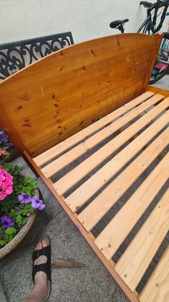Free king bedstead, attractive and sturdy - Image 2