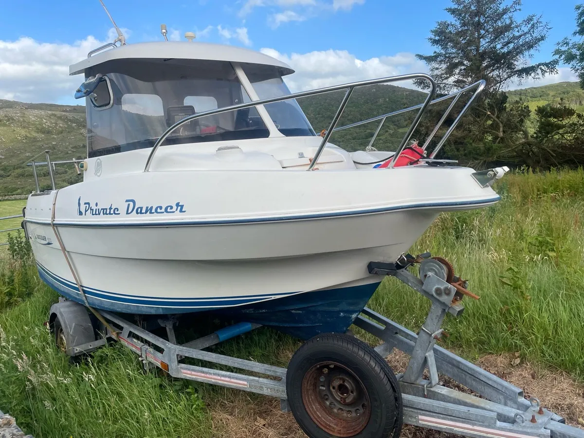 Quicksilver Pilot House 500 - Image 1