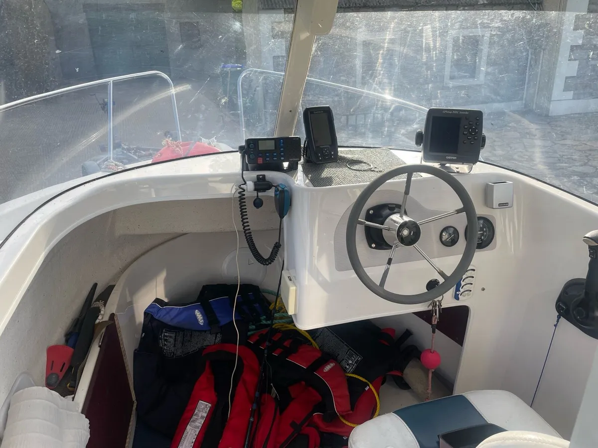 Quicksilver Pilot House 500 - Image 4