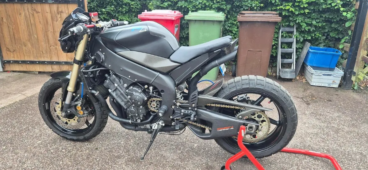 YAMAHA R1 - Image 1
