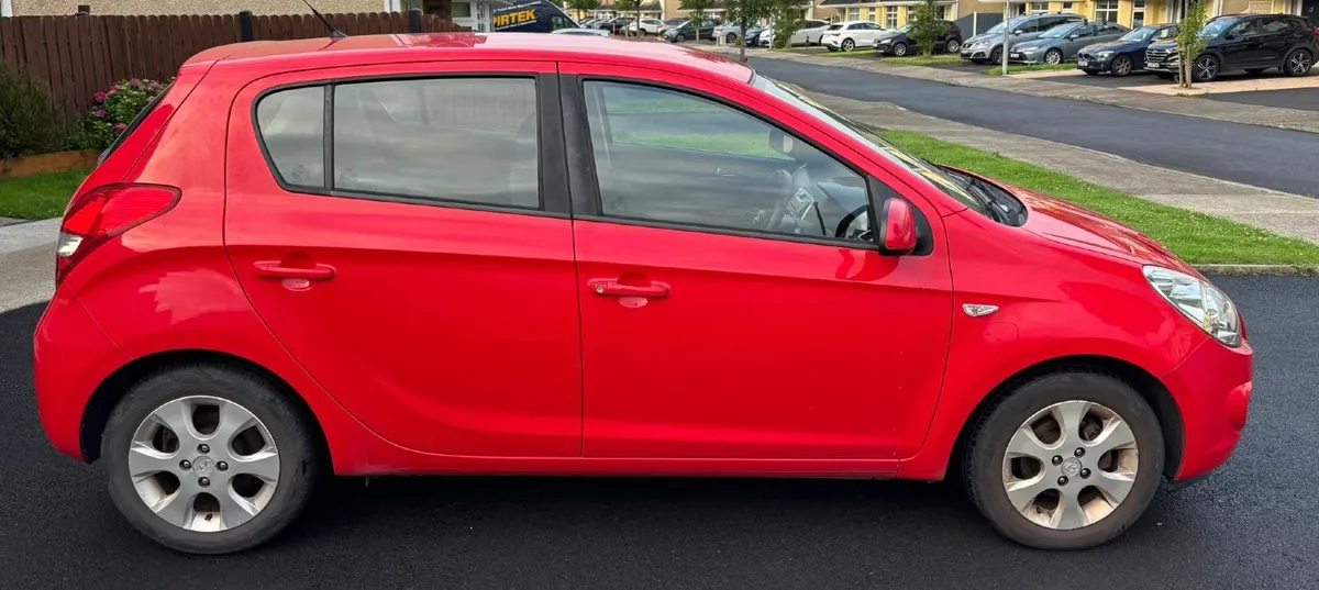 Hyundai i20 2011 - Image 2