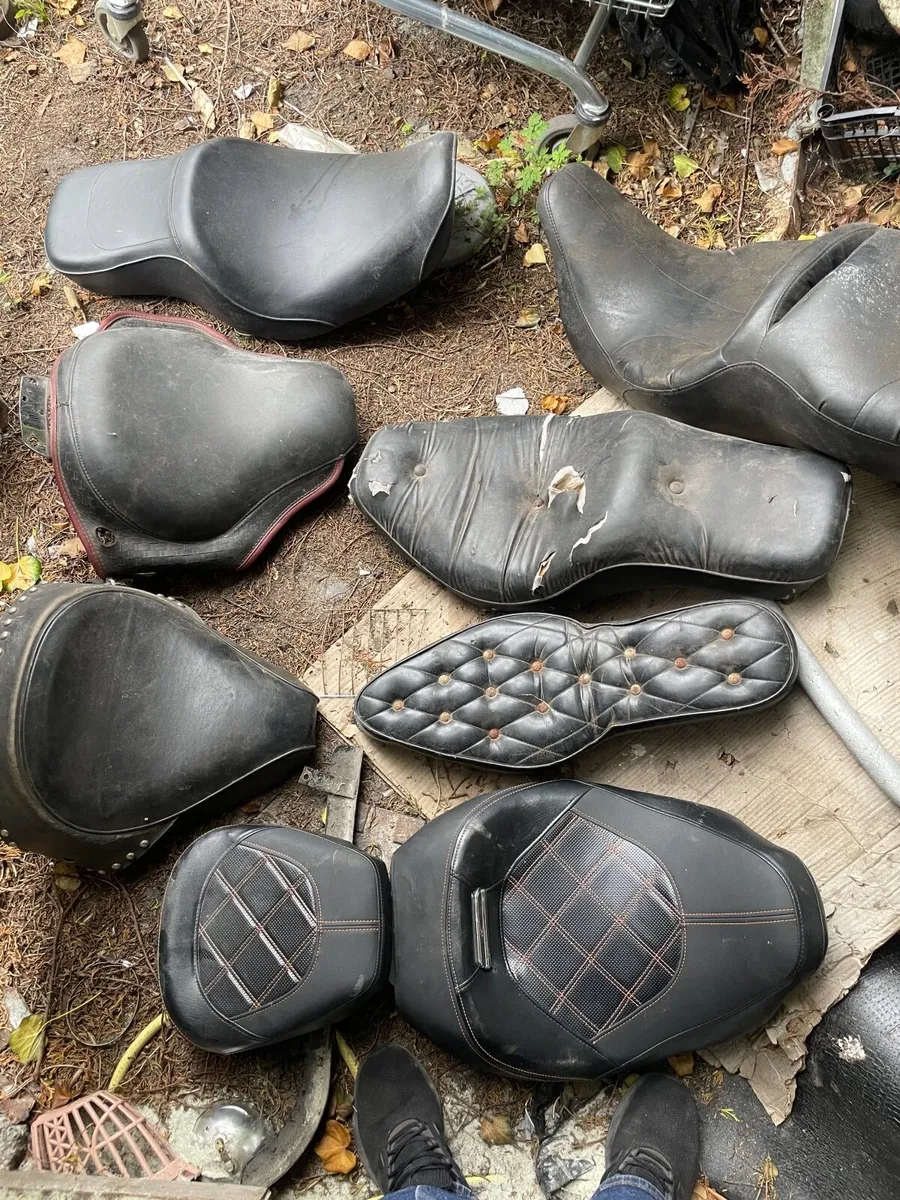 HARLEY DAVIDSON  seats & parts - Image 1