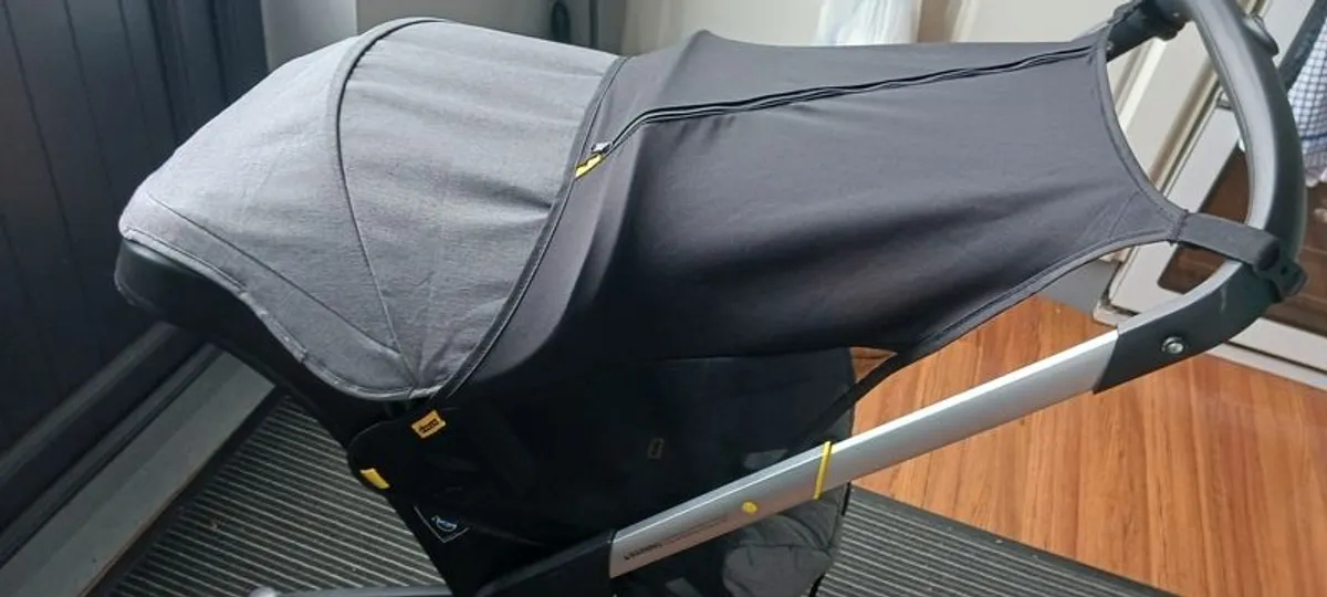 Doona Max comes with new born insert, rain cover and sun cover - Image 4