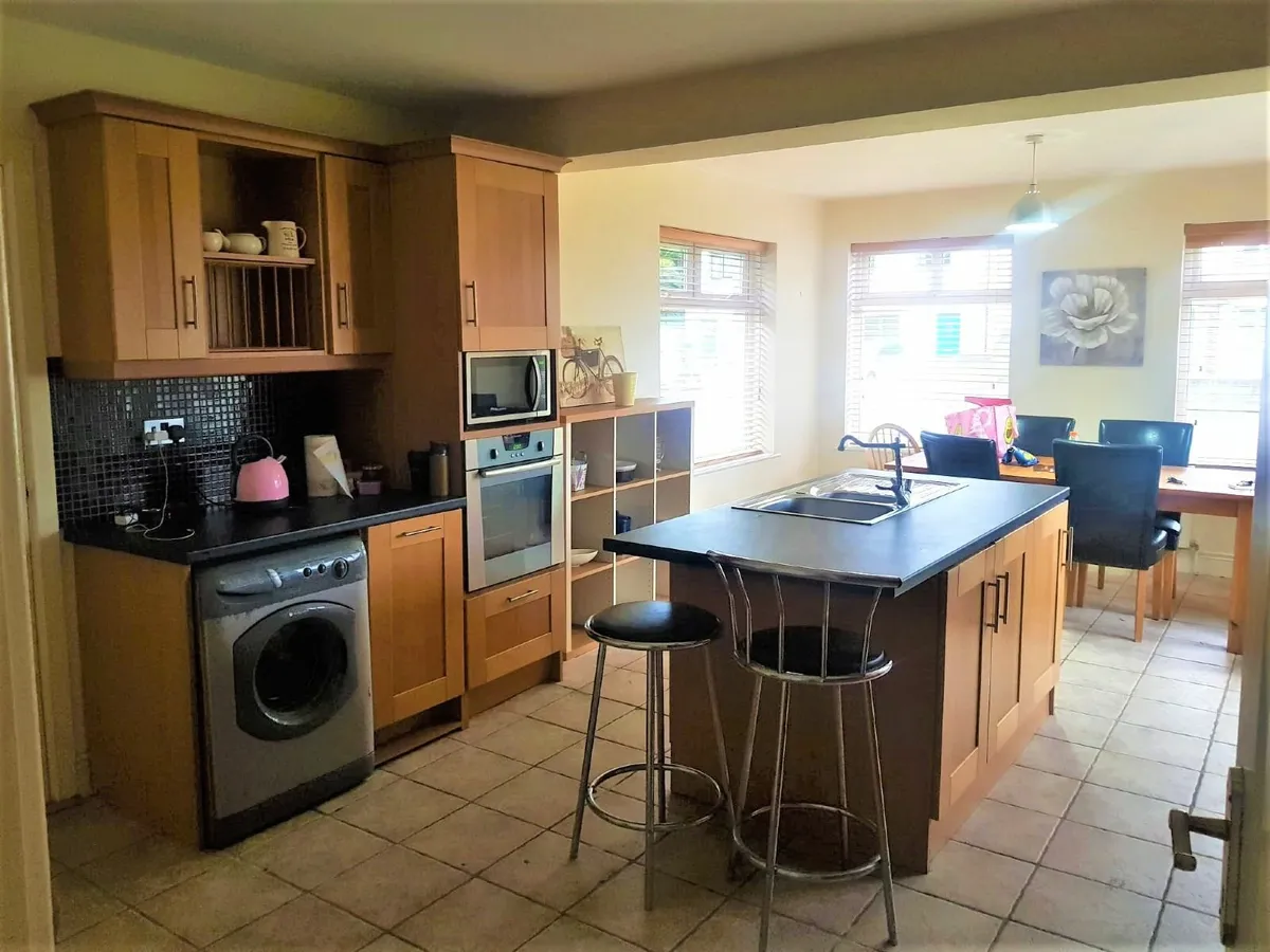 Detached 5 bedroomed bungalow to rent Newcastle - Image 3