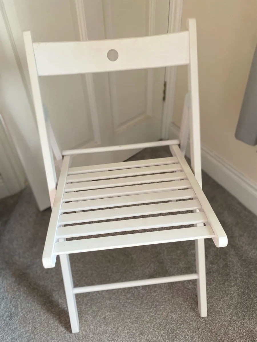 Two foldable white chairs - Image 1
