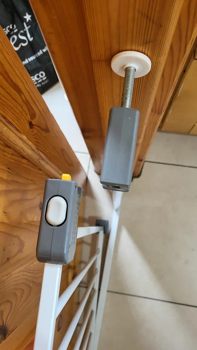 Safety gate - Image 1