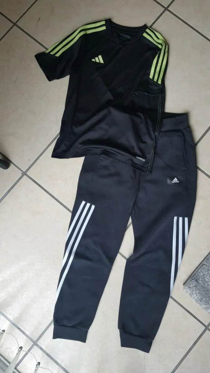 kids adidas sportswear T-shirt and pants 10/12y