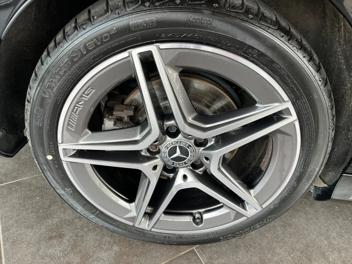 Mercedes-Benz C 300 AMG 2021 - Image 4