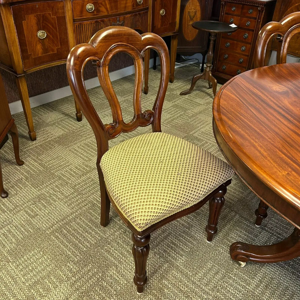 Fabulous Victorian mahogany dining table & 4 chair - Image 3