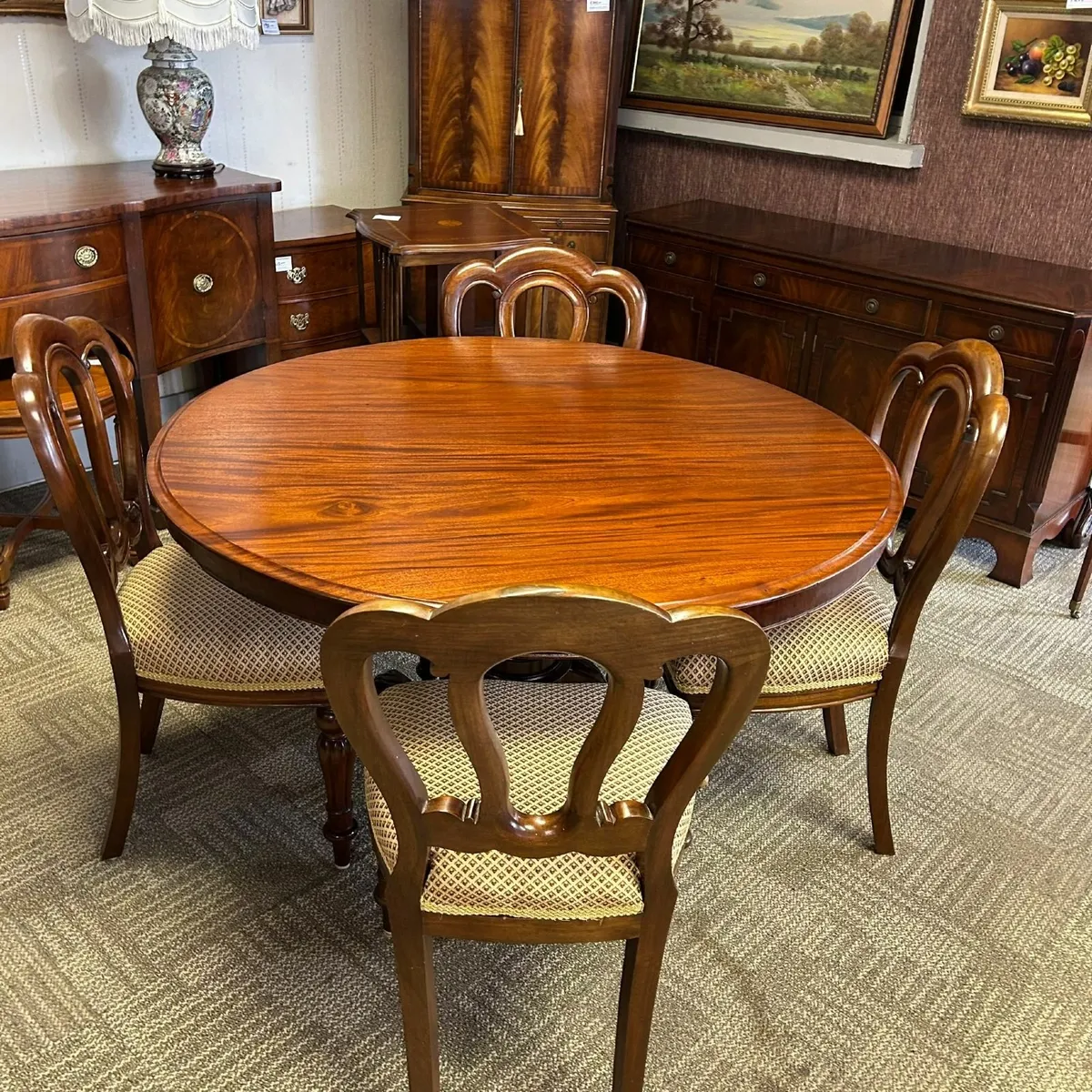 Fabulous Victorian mahogany dining table & 4 chair - Image 1