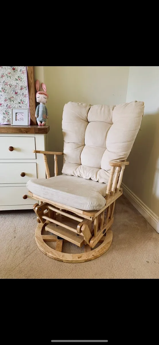 Breastfeeding chair - Image 1