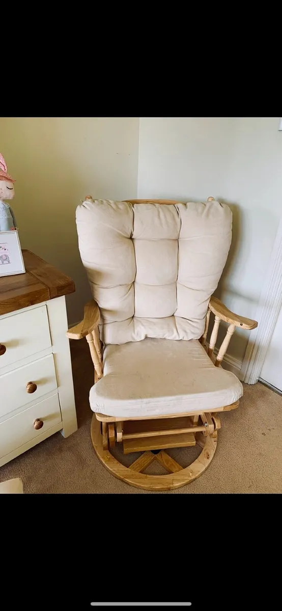 Breastfeeding chair - Image 2