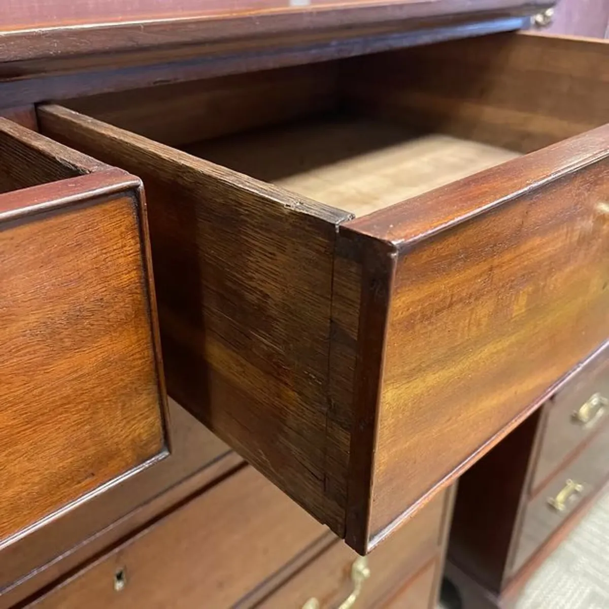 Fabulous Edwardian mahogany chest of drawers. Encl - Image 3