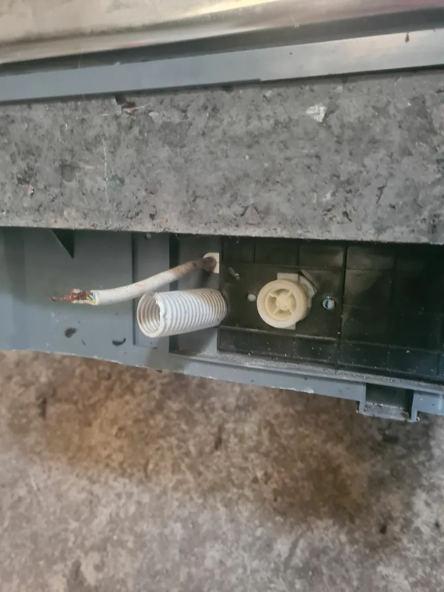 Dishwasher - Image 2