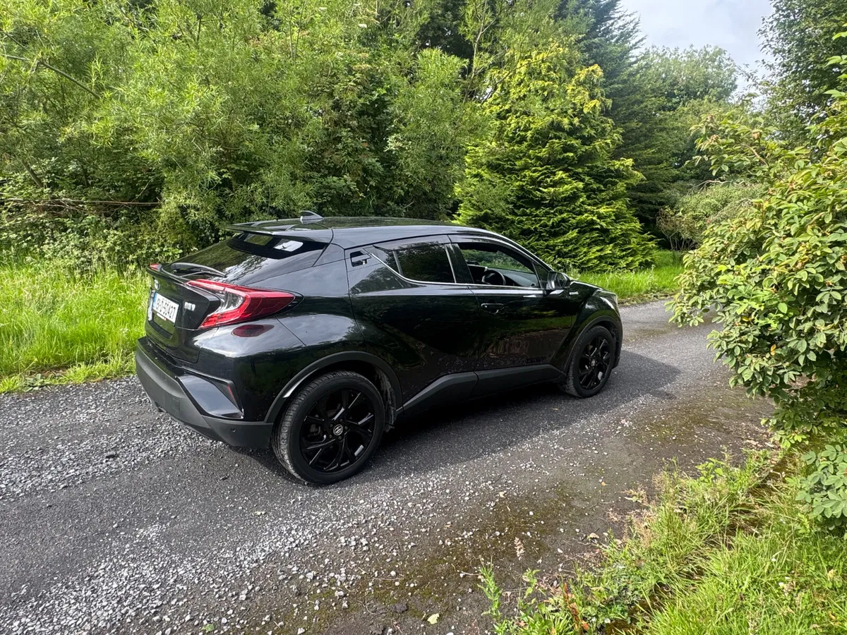 19 Toyota C-HR 1.8 HYBRID AUTO - Image 2