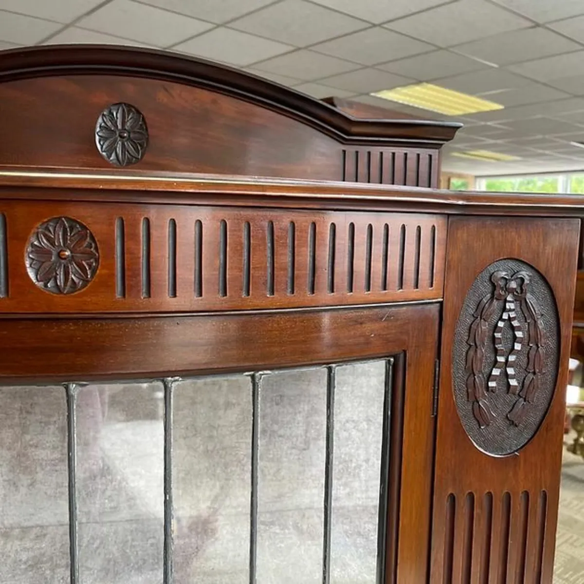Victorian mahogany demi lune display cabinet - Image 2