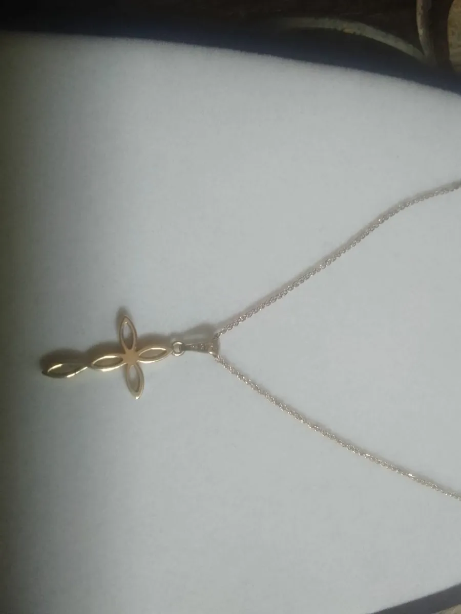 9ct YELOW GOLD CROSS & CHAIN PENDANT 18"AS NEW - Image 2