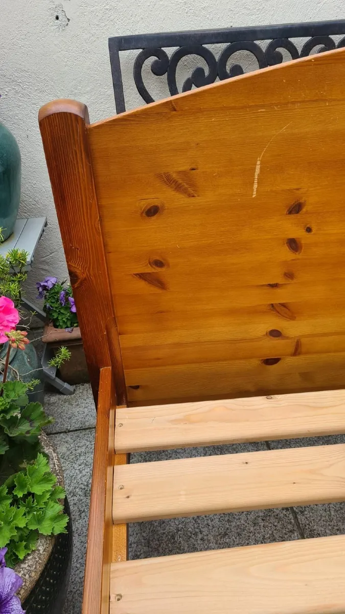 Free king bedstead, attractive and sturdy - Image 3