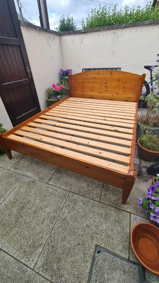 Free king bedstead, attractive and sturdy - Image 1