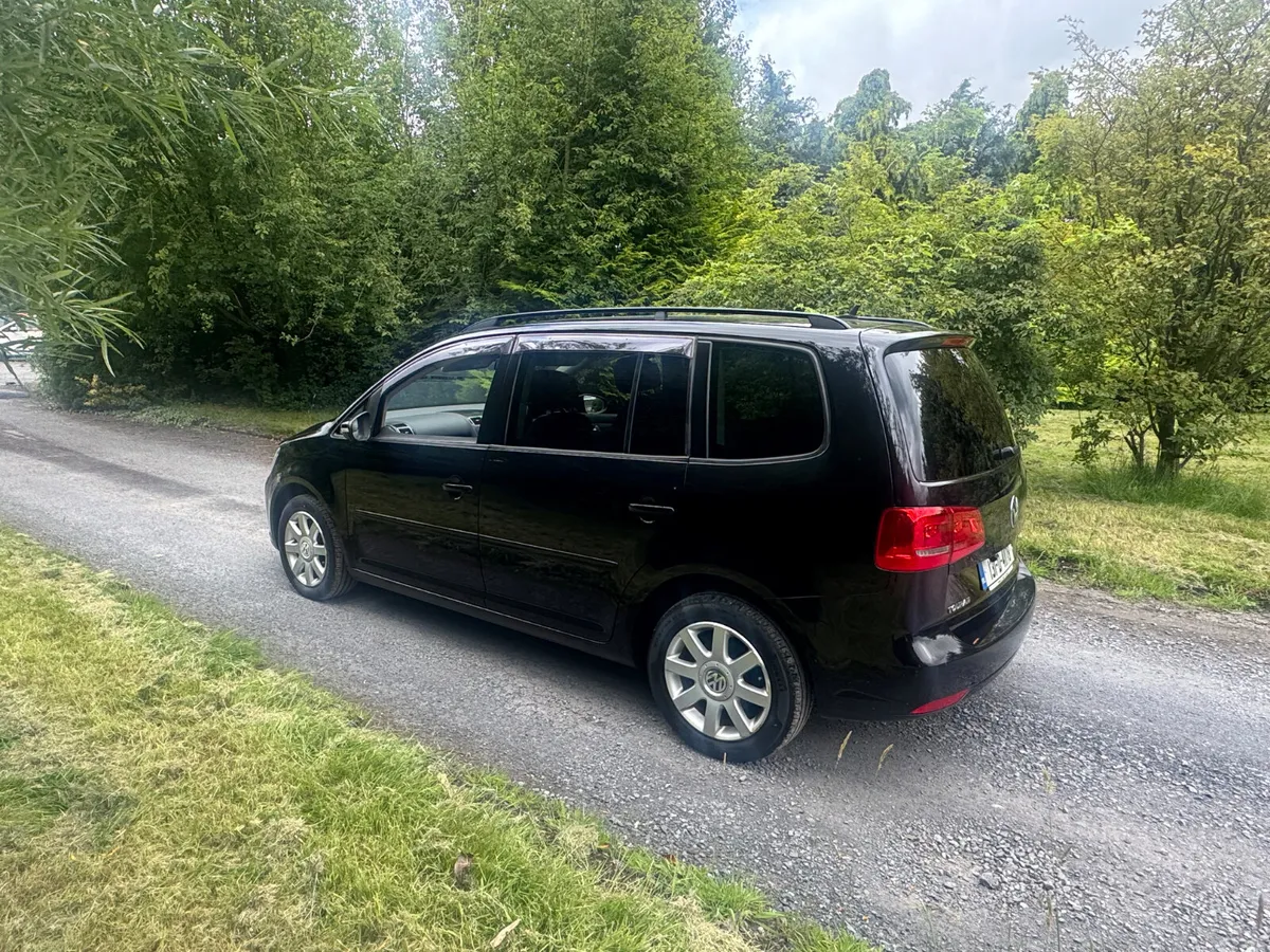 13 Volkswagen Touran 1.4TSI AUTO .. 7  SEATS - Image 3