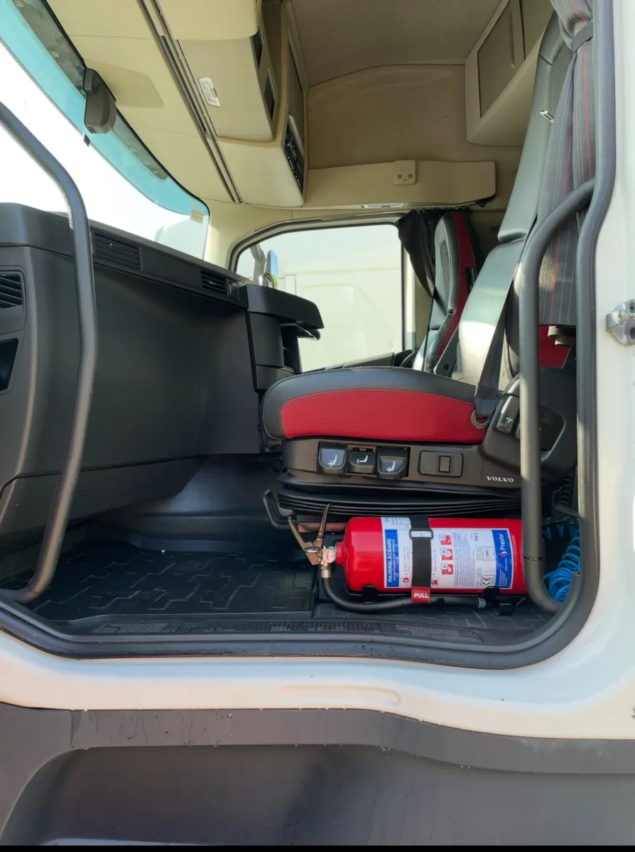 PRICE DROP -  2019 Volvo FH460 - Image 4