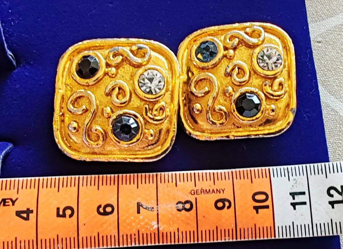 Vintage clip on earrings - Image 3
