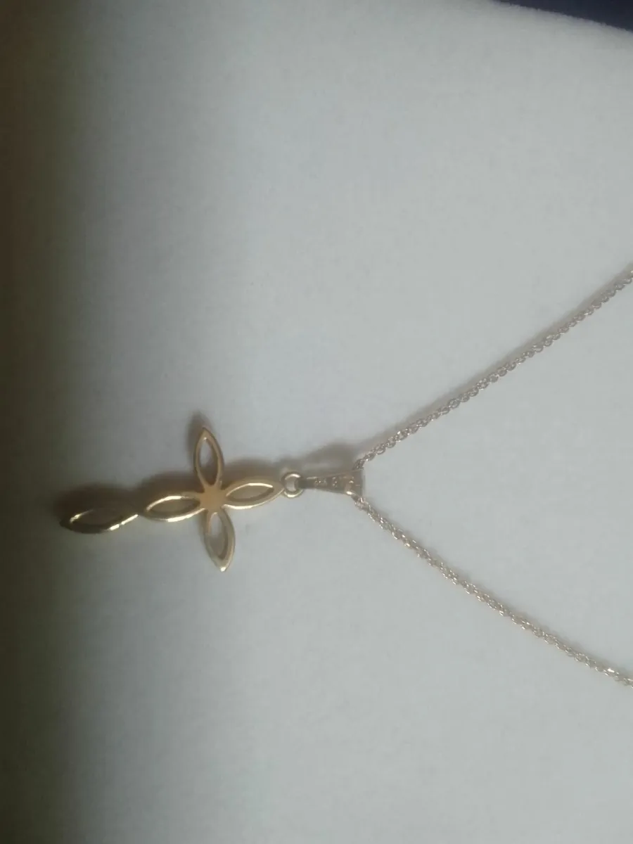 9ct YELOW GOLD CROSS & CHAIN PENDANT 18"AS NEW - Image 3