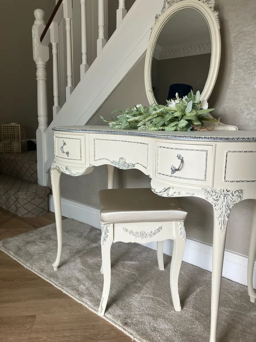 Dressing Table mirror And Stool - Image 1