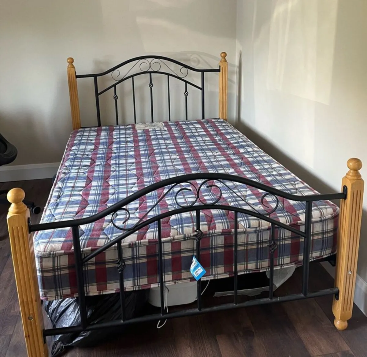 Gorgeous Black 4 Ft 6” Metal Double Bed - Deliver - Image 2
