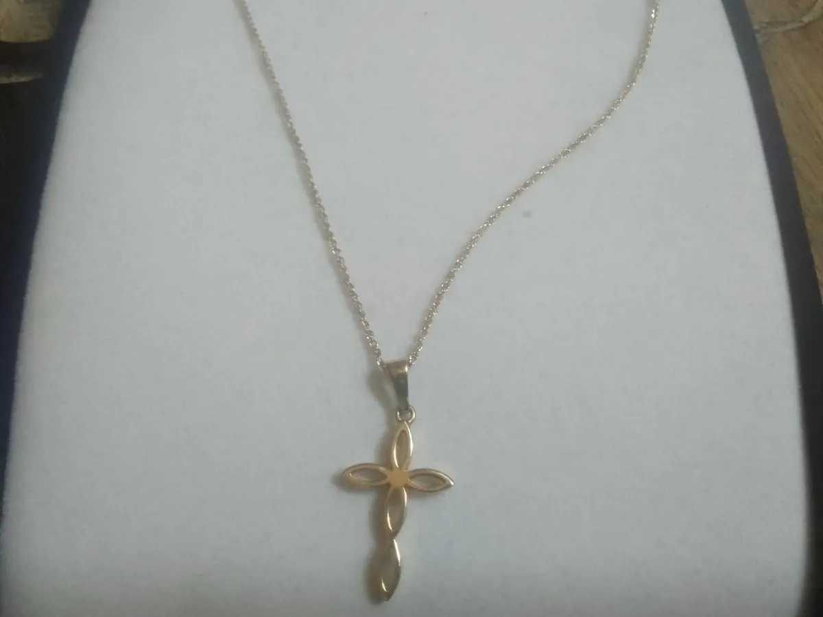 9ct YELOW GOLD CROSS & CHAIN PENDANT 18"AS NEW - Image 1