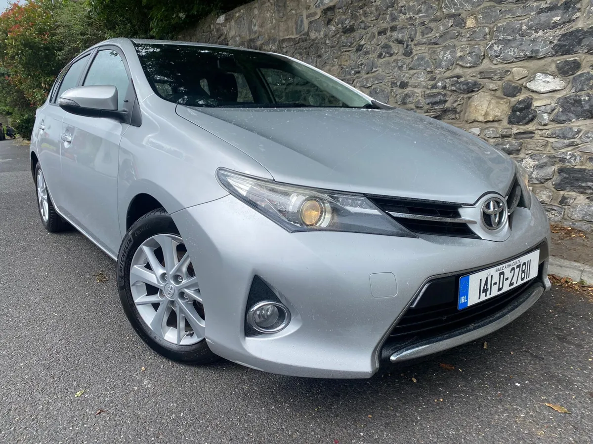 Toyota Auris 2014 D-4D AURA 4DR - Image 4