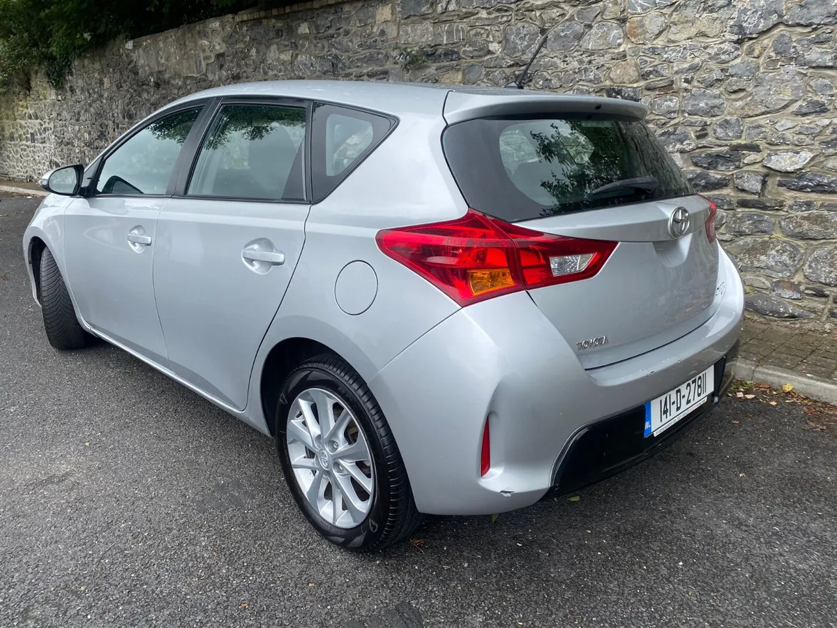 Toyota Auris 2014 D-4D AURA 4DR - Image 3