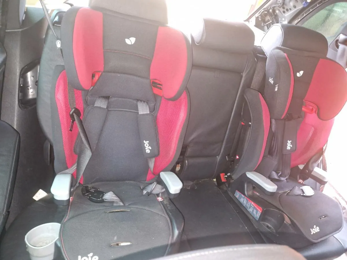 Child seats - Image 1