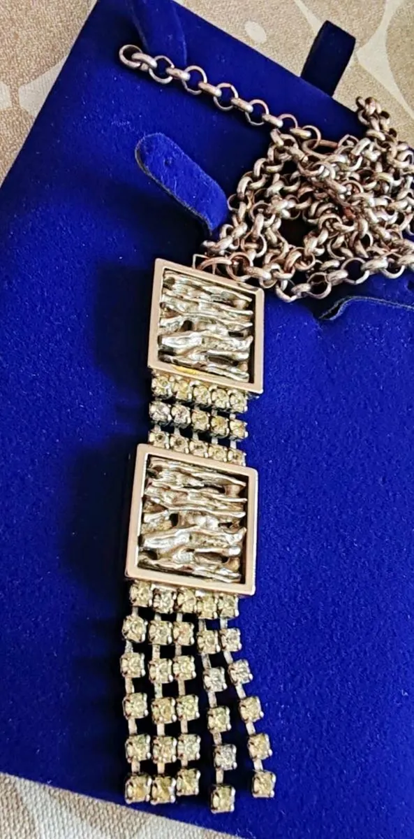 Silvertone pendant - Image 2