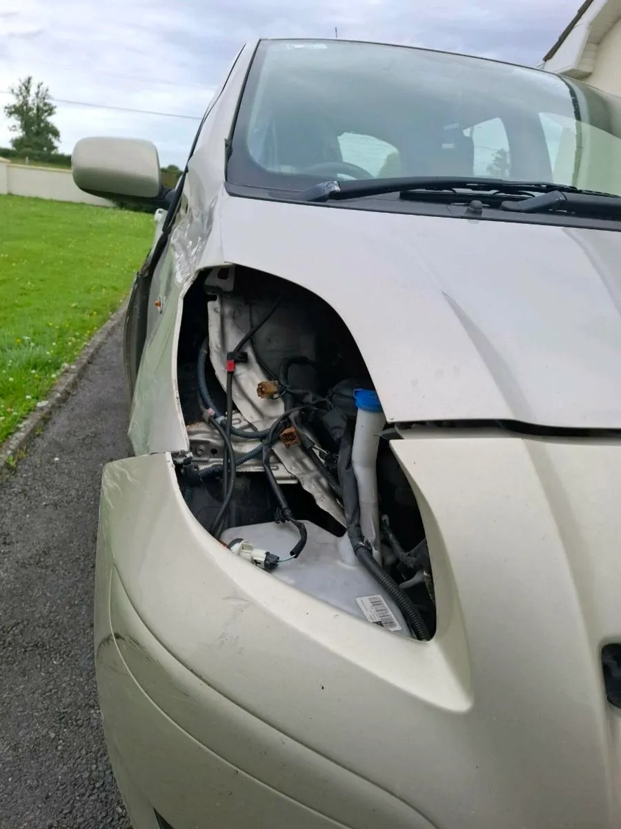 09 yaris low km - Image 2