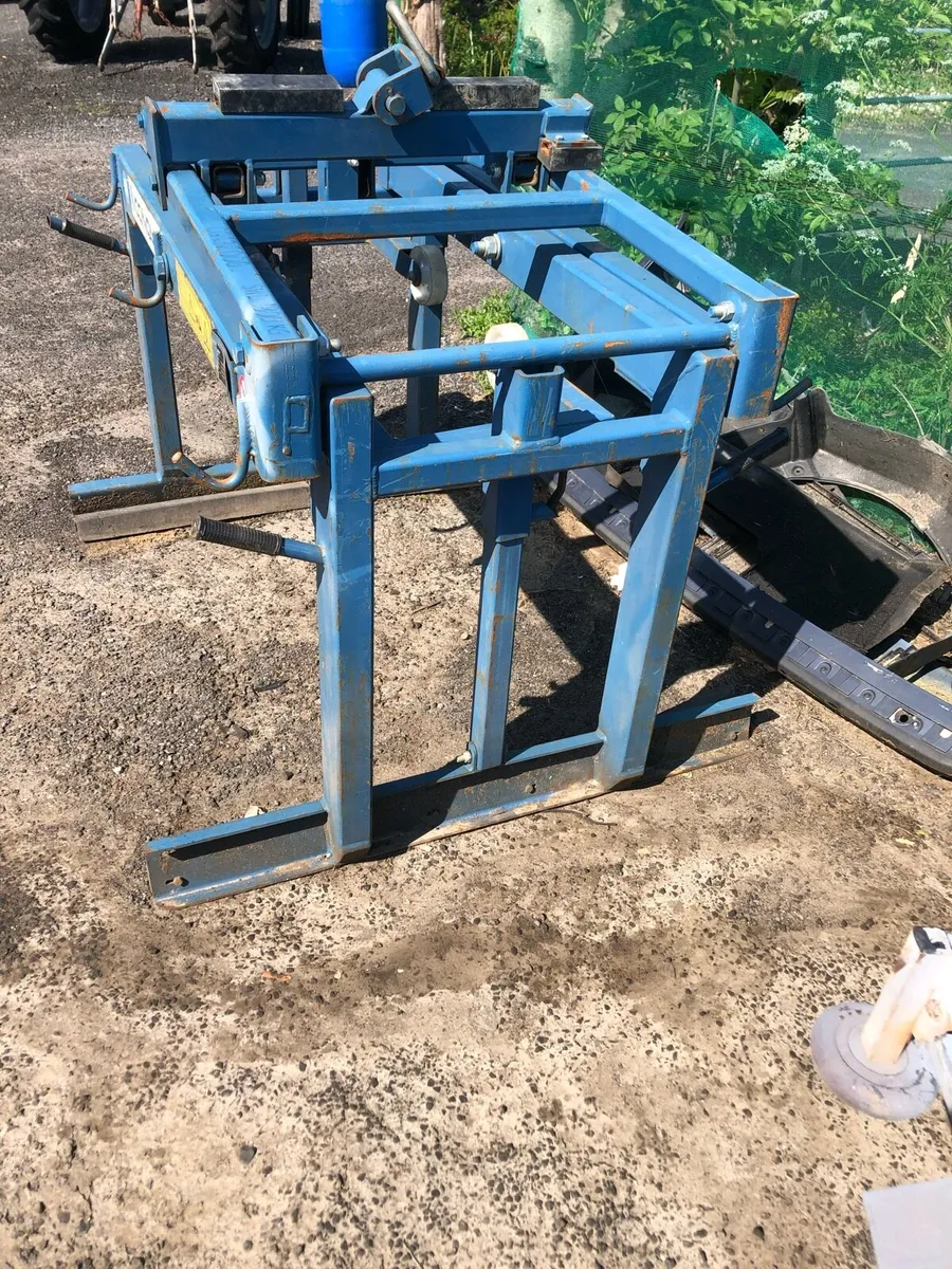 Conquip block grab - Image 1
