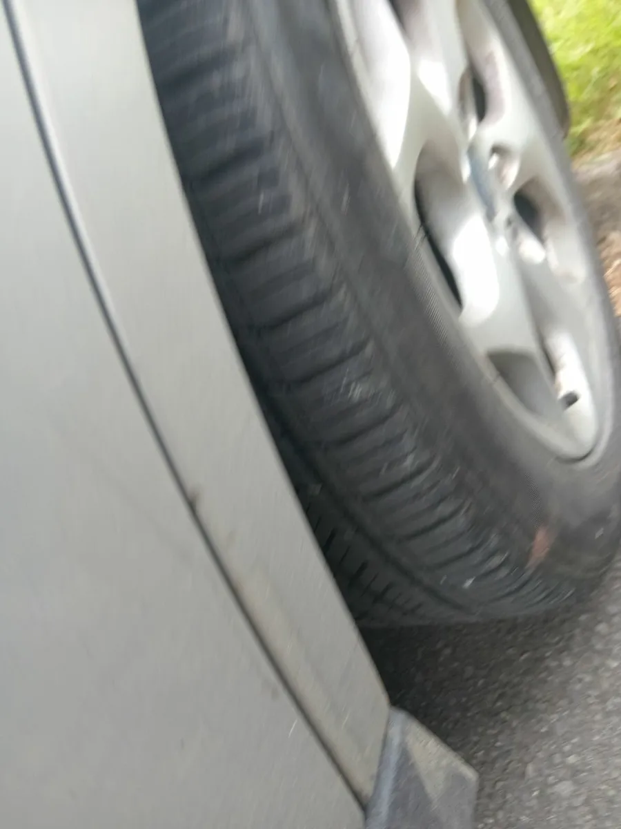 Ford Grand C-Max 2011 - Image 2