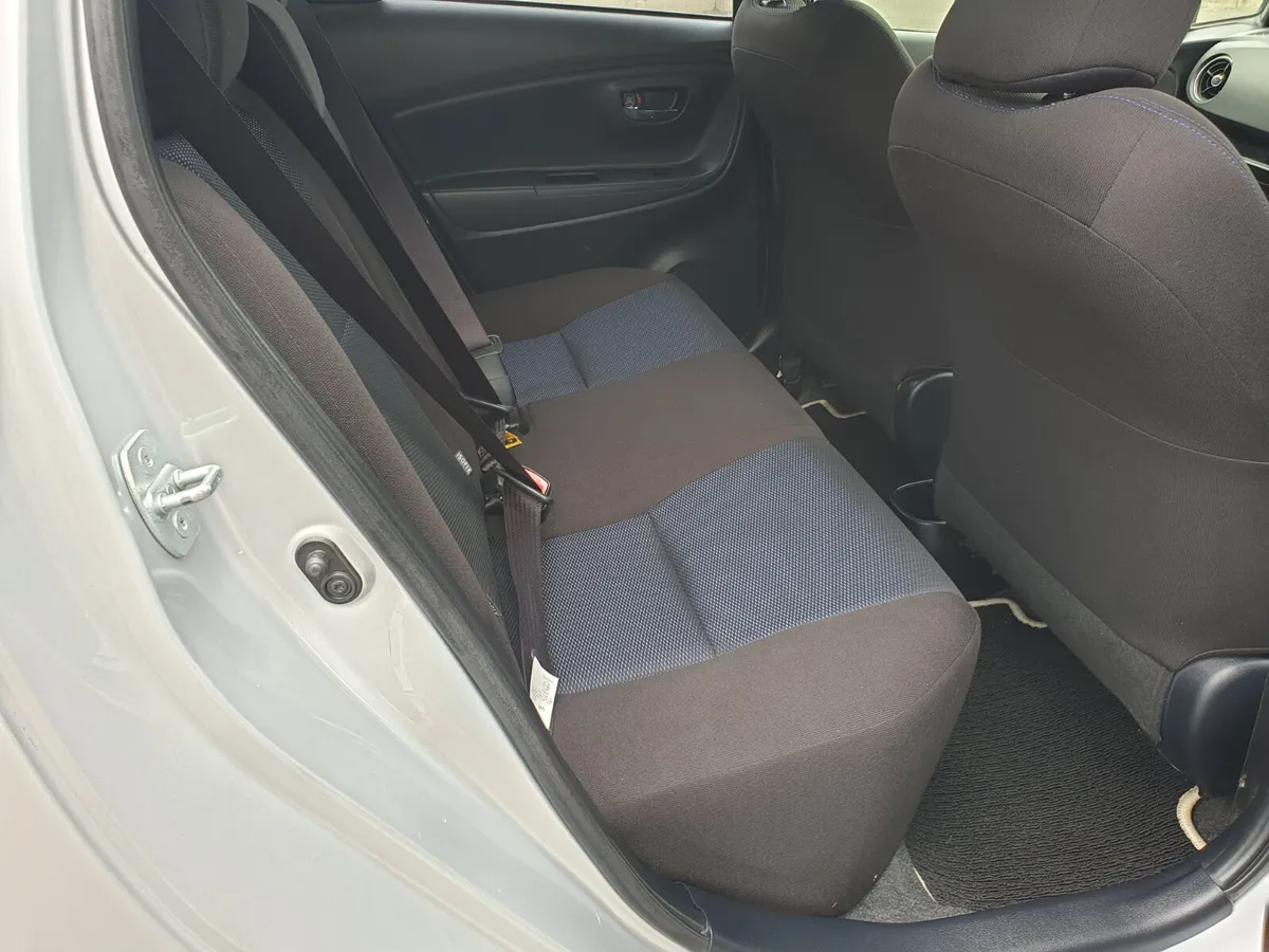 TOYOTA VITZ/AUTO /1.3PETROL/ALARM/IMMOBILISER - Image 4