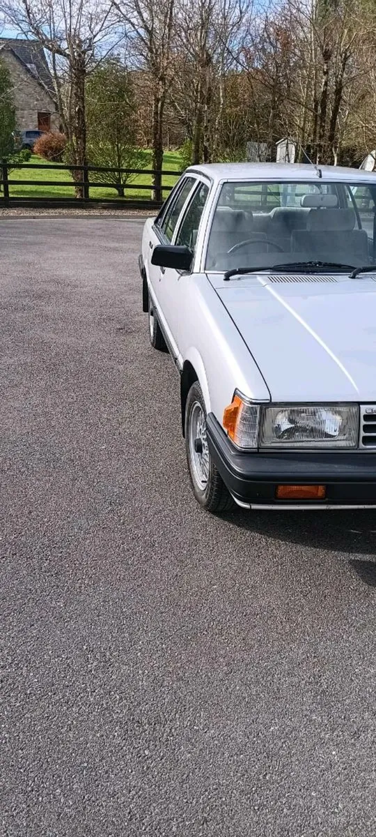 Daihatsu Charmant - Image 4