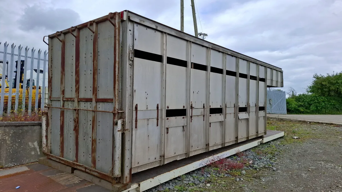 Alloy  Livestock Body For Sale 18 Foot Long - Image 3