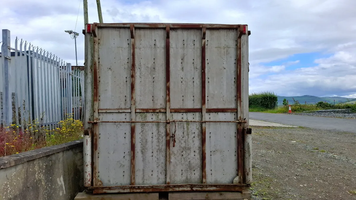 Alloy  Livestock Body For Sale 18 Foot Long - Image 2