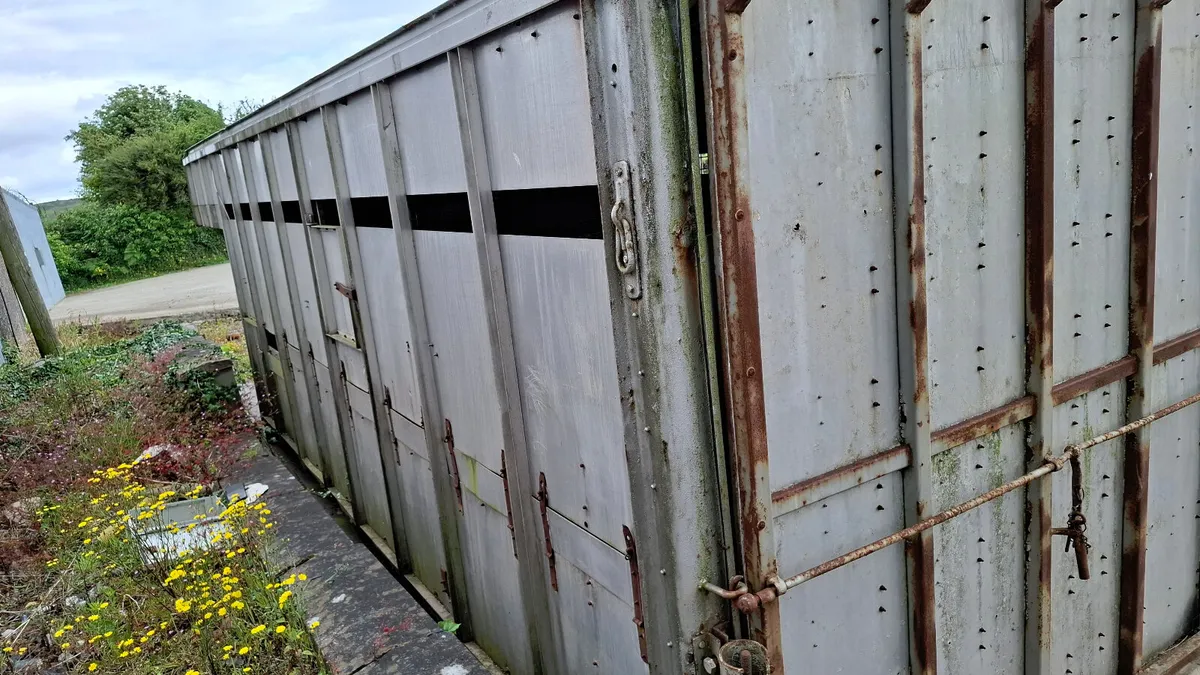 Alloy  Livestock Body For Sale 18 Foot Long - Image 4