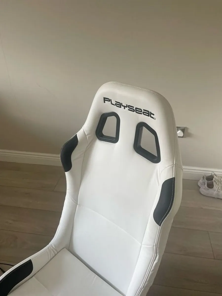 Playseat Evolution Racing Cockpit & Logitech G29 Racing Wheel - Image 4